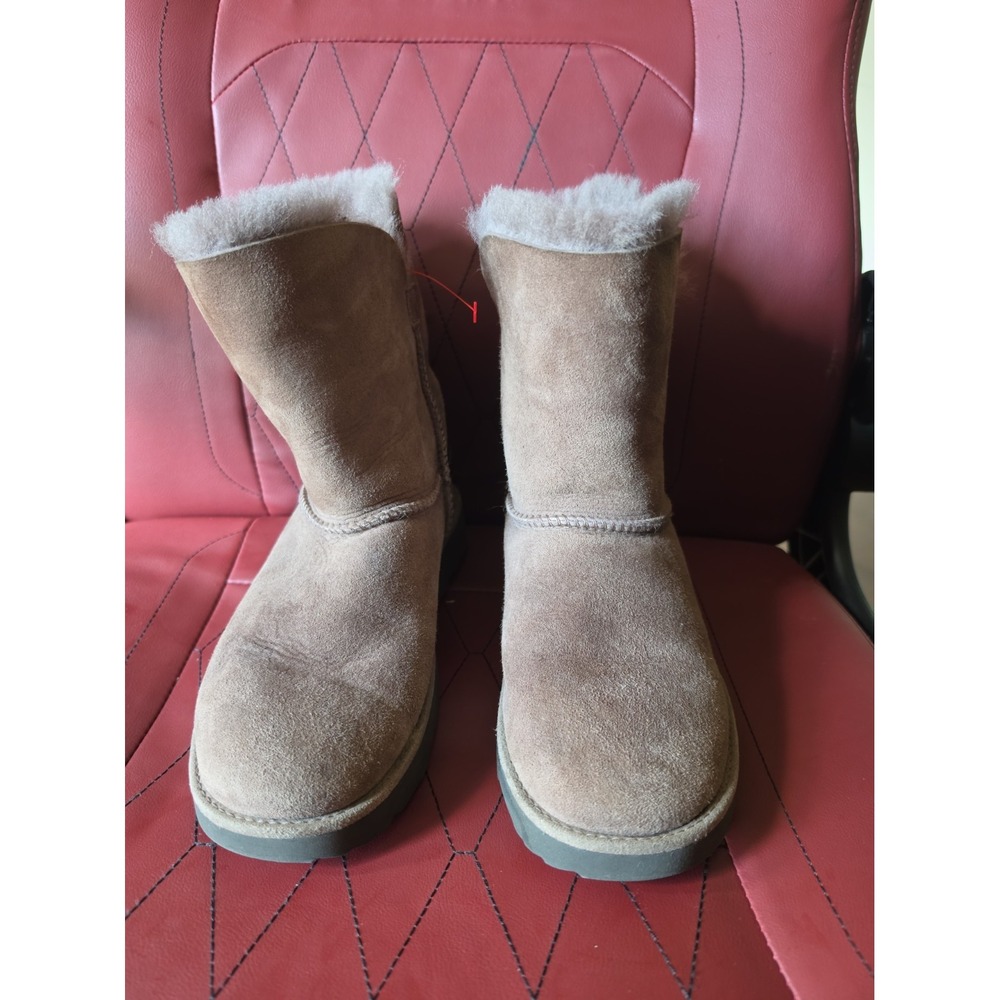 Womens Ugg Winter Boots Size US 5.5 *Good Condition*